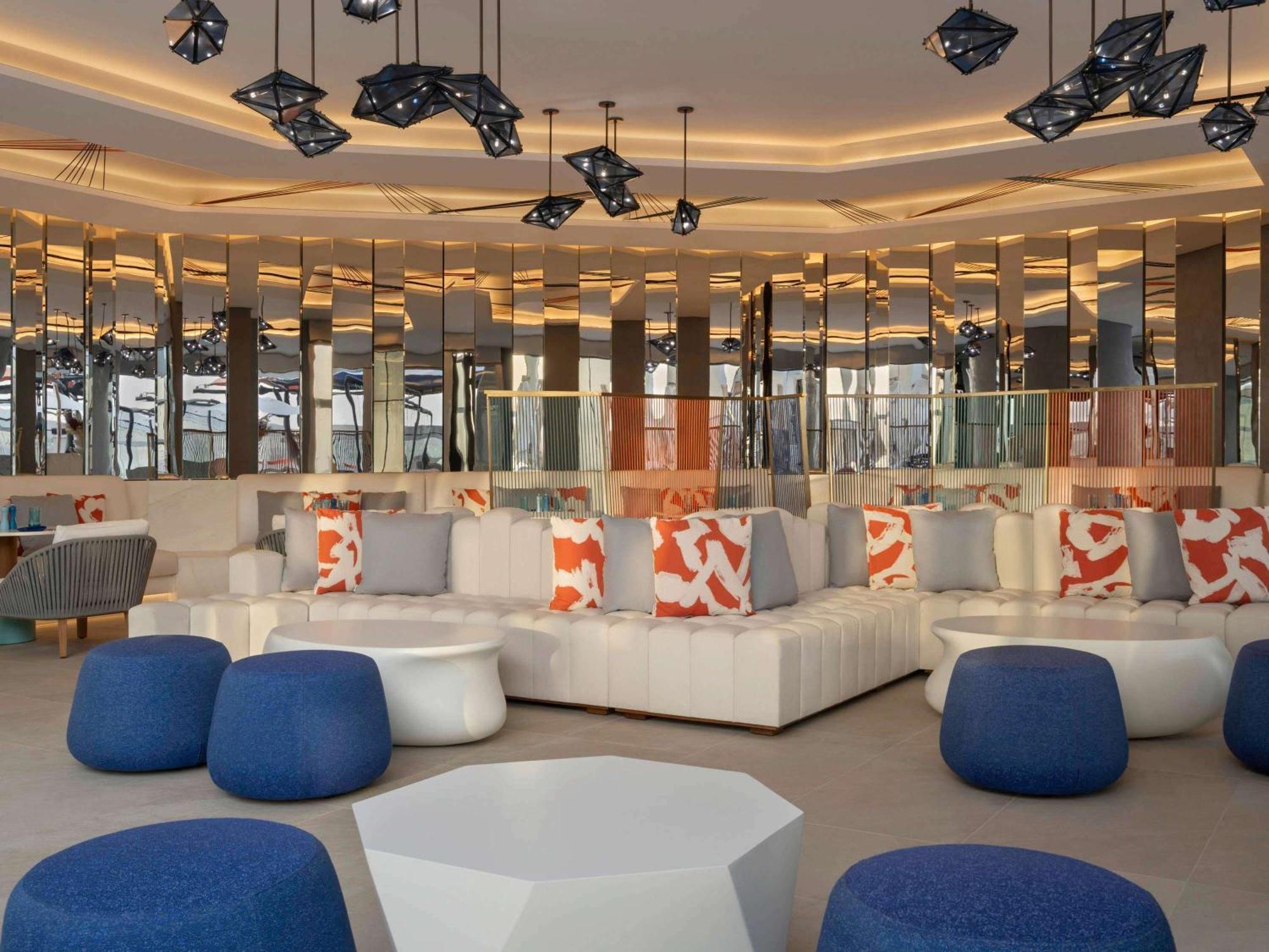 So/ Uptown Dubai 호텔 외부 사진 The lounge at the airport