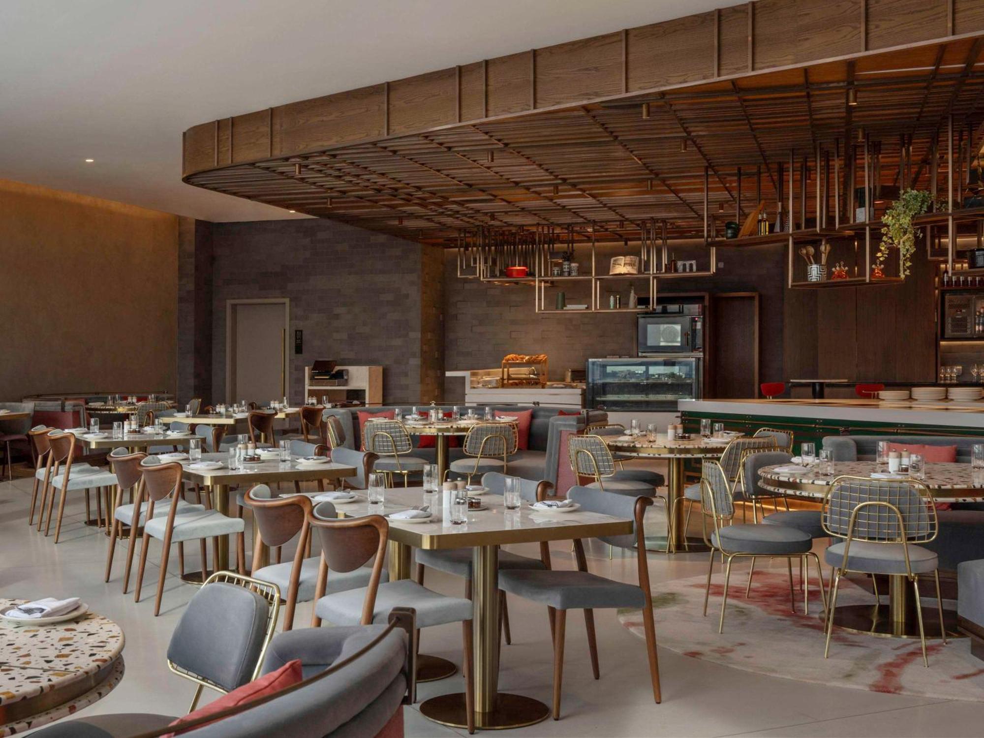 So/ Uptown Dubai 호텔 외부 사진 The restaurant's interior