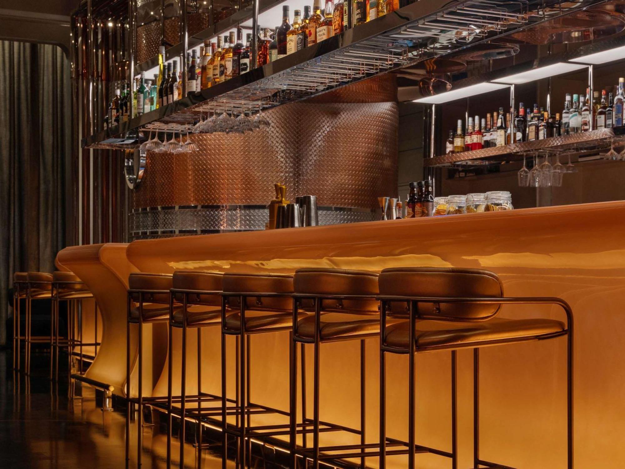 So/ Uptown Dubai 호텔 외부 사진 The bar at the London Edition
